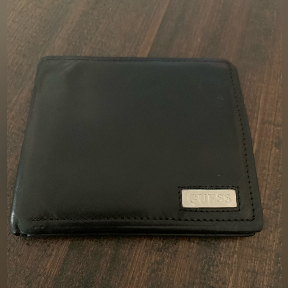 EUC Mens Guess Black Leather Wallet